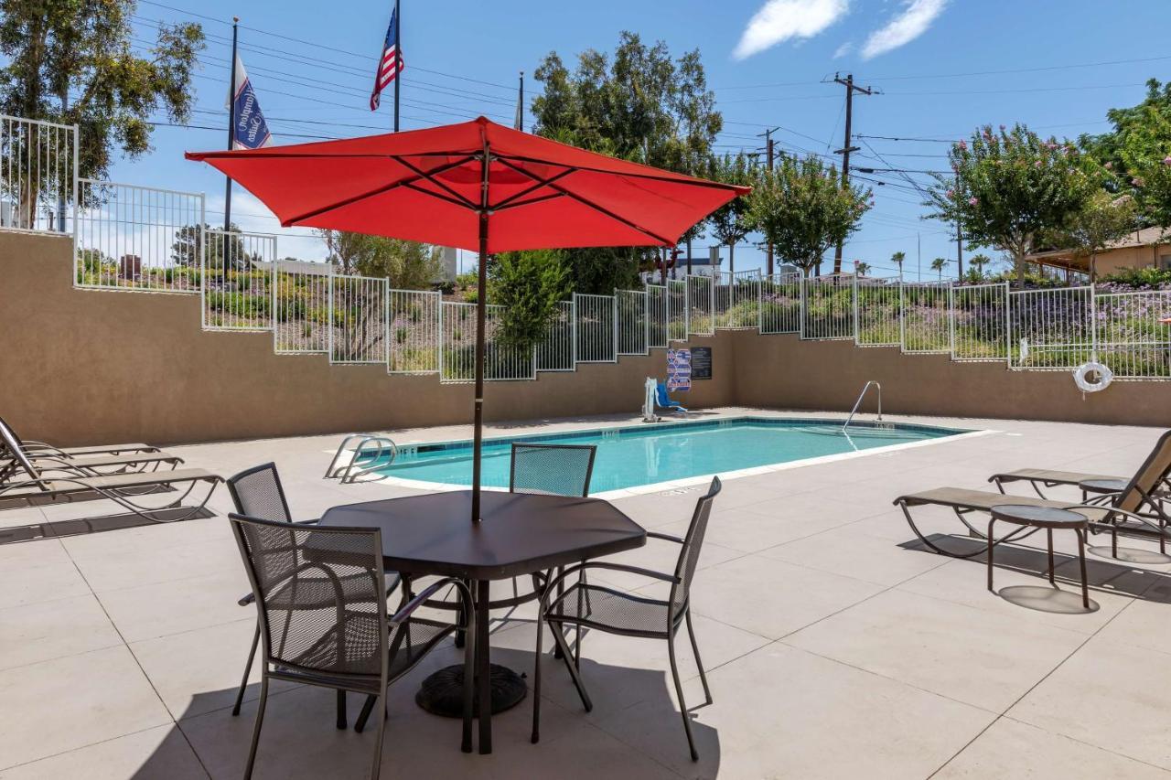Hampton Inn Norco/Corona Екстер'єр фото